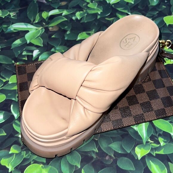 Ash brand beige, large, plush sandals - Picture 1 of 8